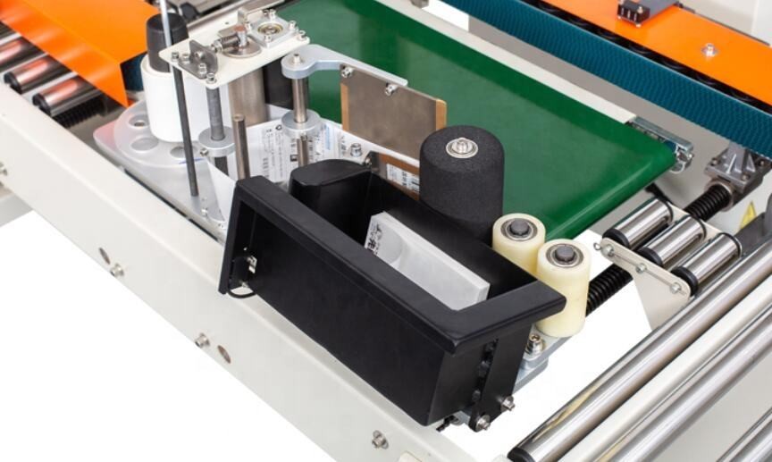DFXC4030CI Carton sealing and side labeling machine