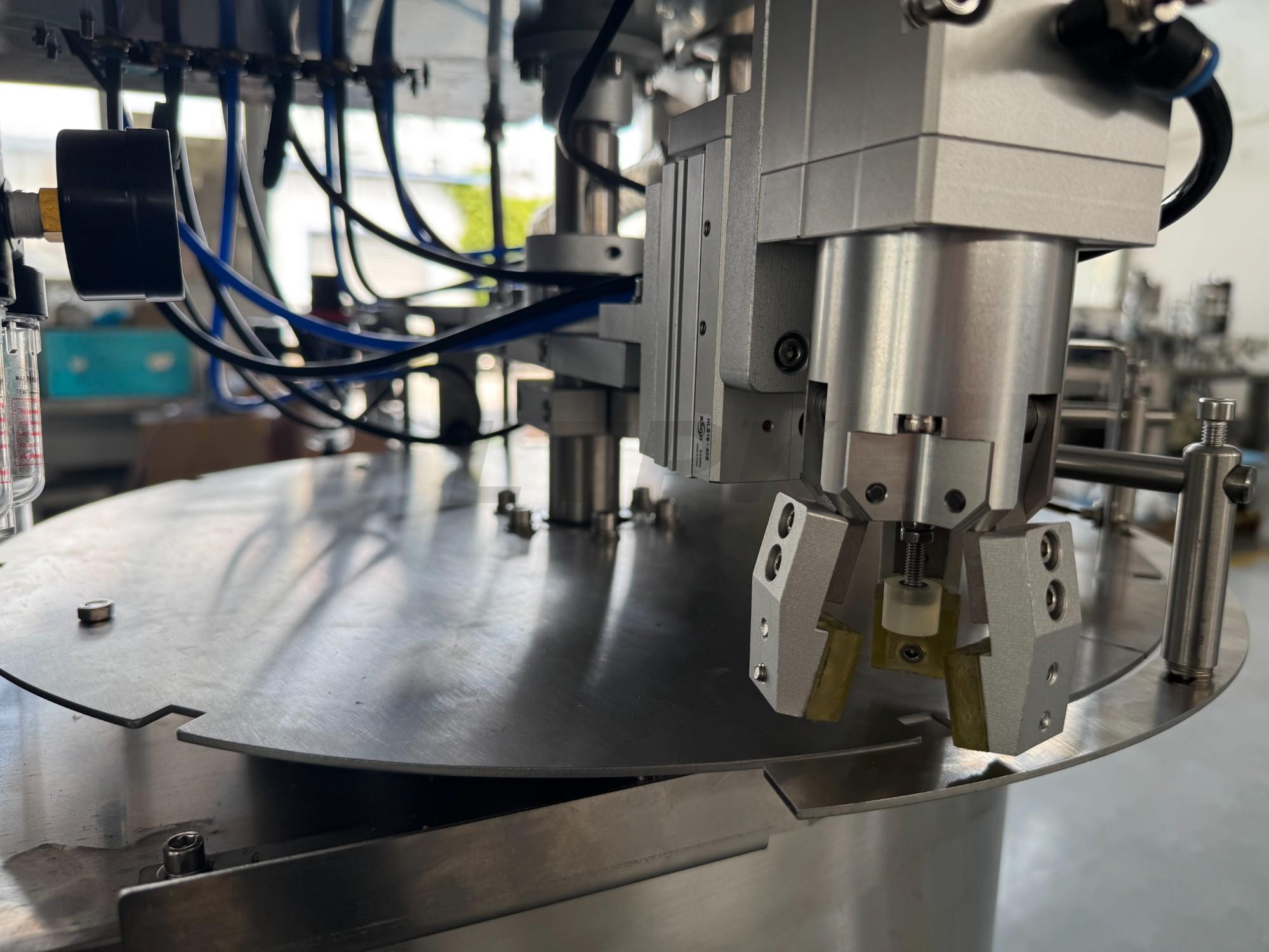 LTPK LT-SVFC1P Automatic Tabletop Rotor Pump Rotary Servo Quantitative Paste Spout Pouch Filling Capping Machine